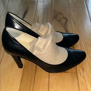 Lauren Ralph Lauren black leather pumps